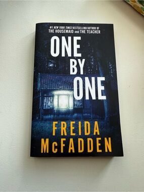 One by One - Freida McFadden Book